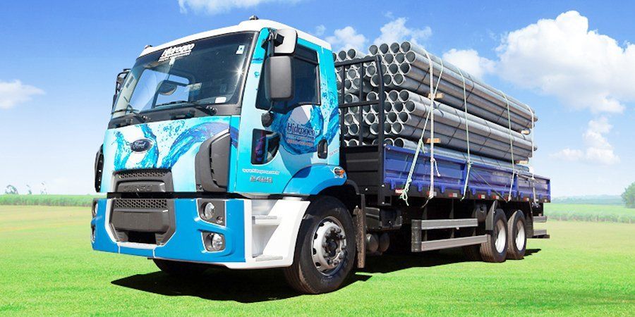 Caminhão de Transporte de Material da Hidrogeo Poços Artesianos