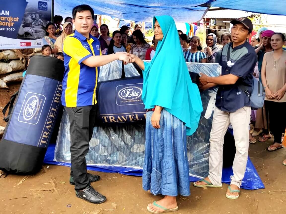 Serah terima bantuan sosial Elite Springbed