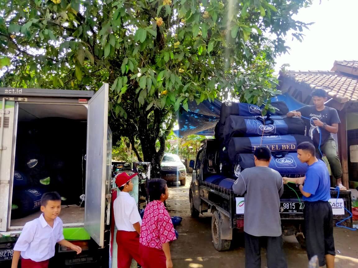 Travelbed untuk korban banjir