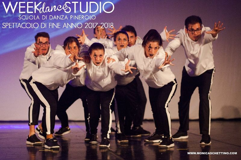 WEEK DANCE STUDIO SPETTACOLO DI FINE ANNO 2017/2'19 SEZIONE STREET DANCE