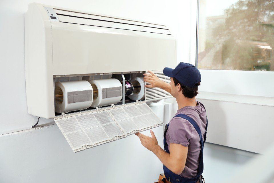 Installazione di condizionatore