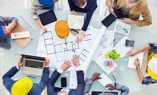 Team of expert discussing about the project
