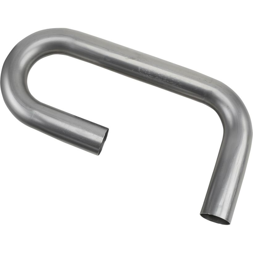 Un componente metallico a forma di U per il tubo di scarico, con due estremità lisce e aperte, su uno sfondo bianco uniforme.