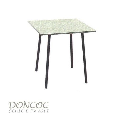 tavolo con piano quadrato in legno e metallo