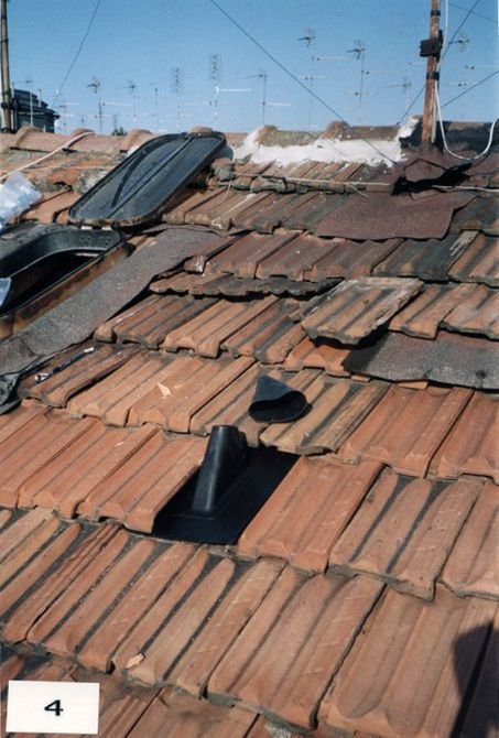 tetto con elemento coibentato antipioggia per antenna