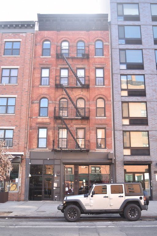 2082 Fredrick Douglas New York