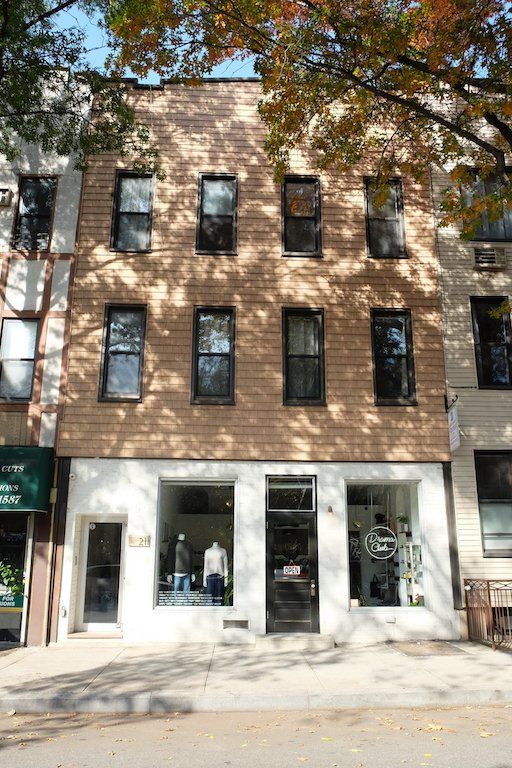 211 Nassau