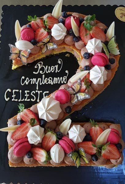 Torta a forma di 2