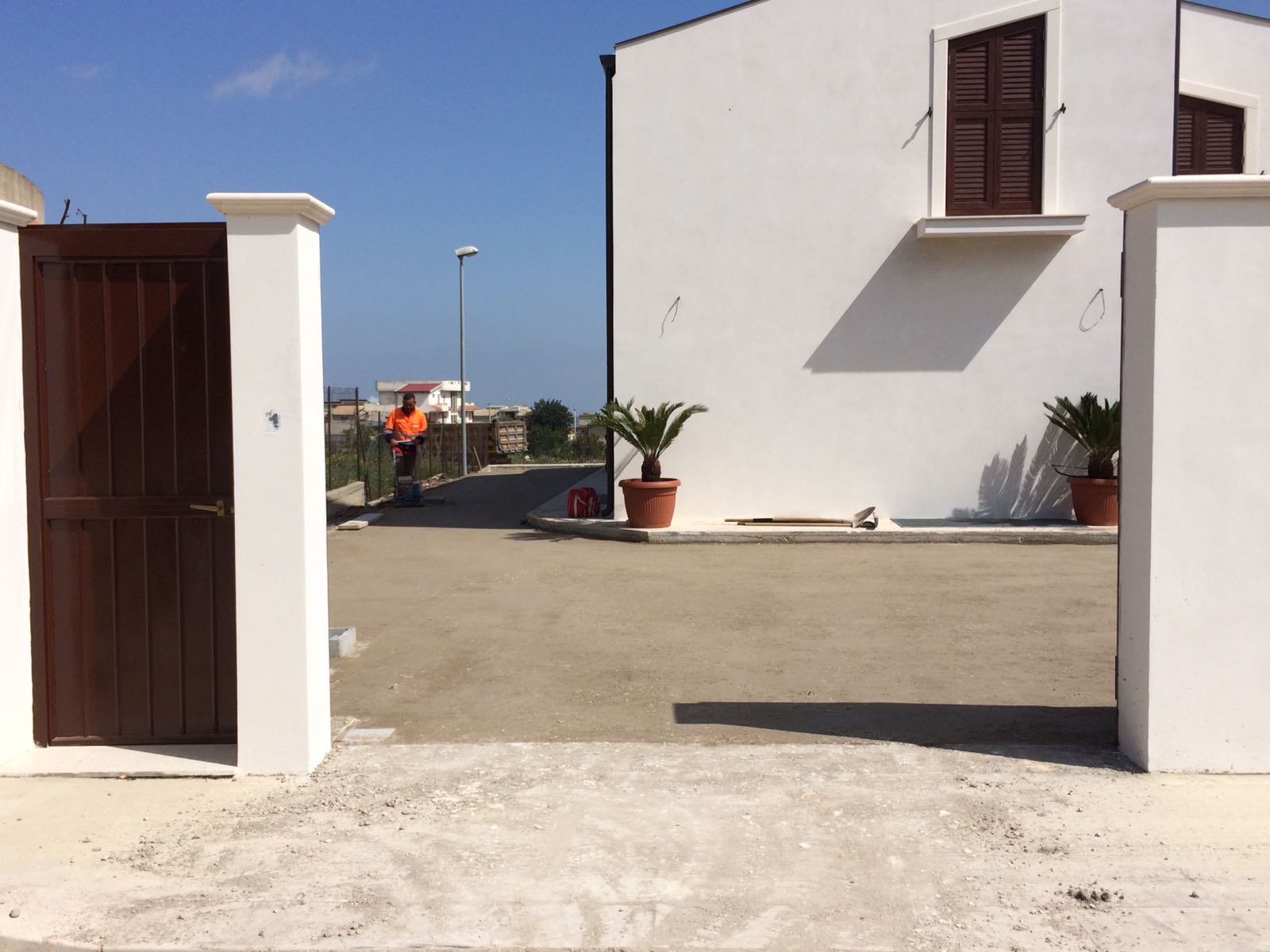 Spiazzo davanti a edificio