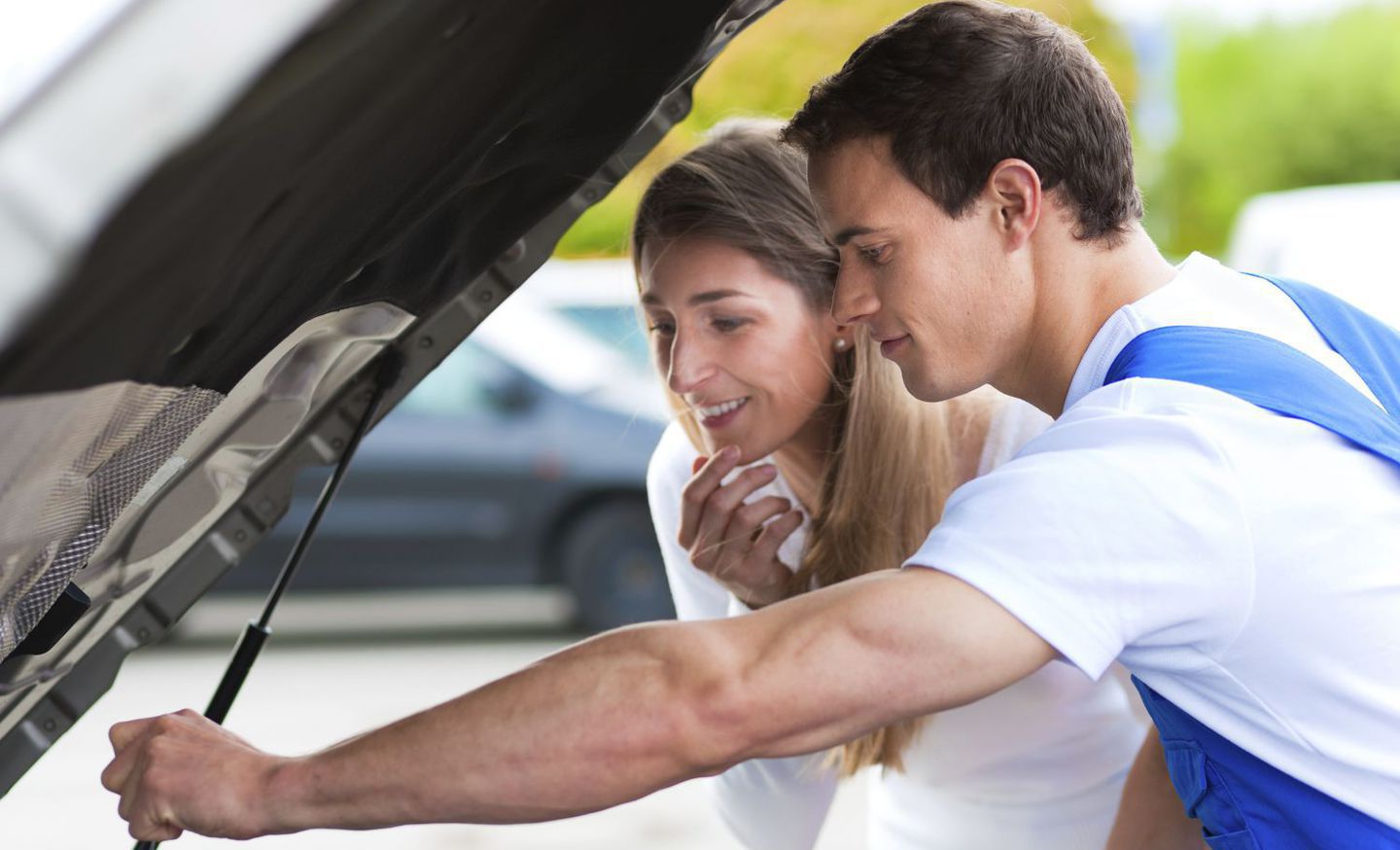 An auto repair specialist in Honolulu, HI