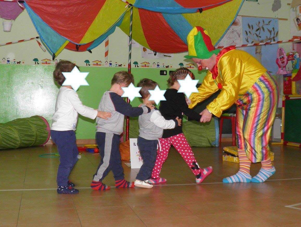 bambini in fila