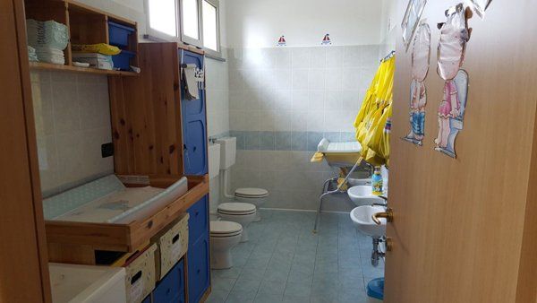 bagno di un asilo