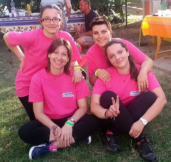 personale con divisa rosa