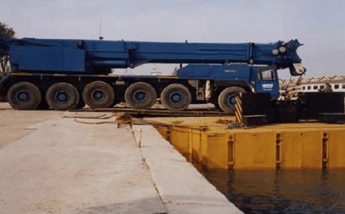 camion con braccio meccanico