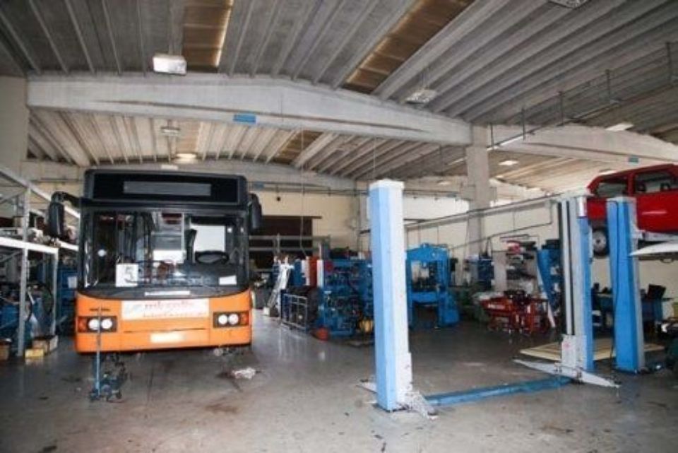 Bus in officina