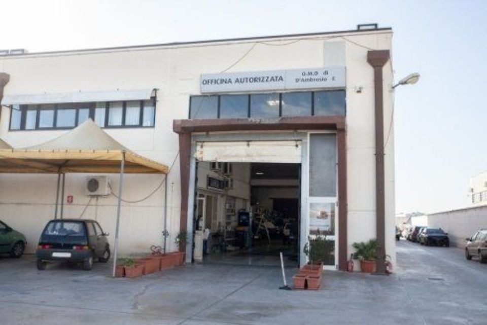 Esterno officina