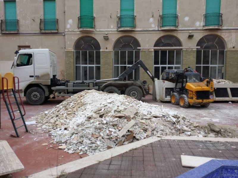 Lavoro davanti a palazzo
