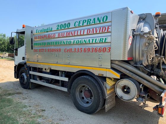 veicolo per pulizia di pozzetti serbatoi e cisterne e fosse