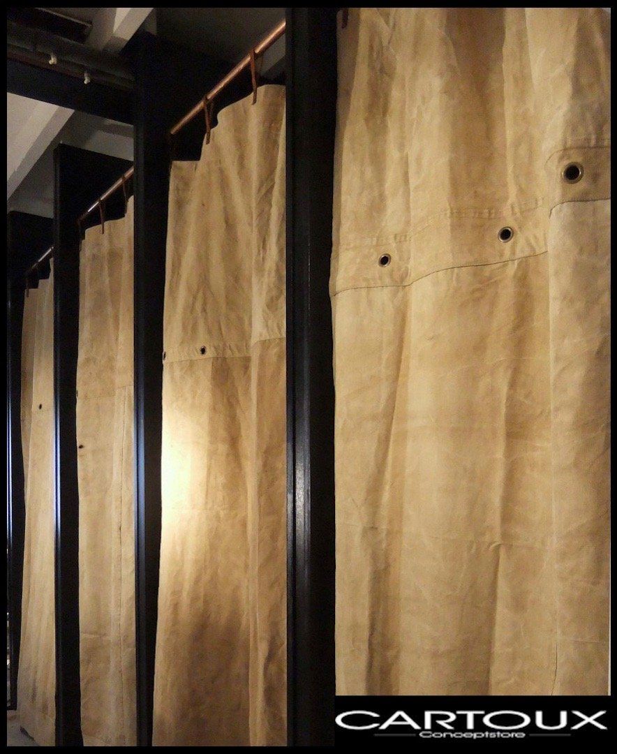 paskamer gordijnen, Cartoux - gerecycled canvas gordijnen - tentdoek gordijnen - gordijnen aan leren bandjes