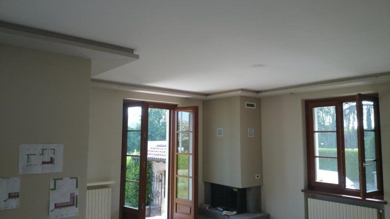posa di rivestimenti per pareti
