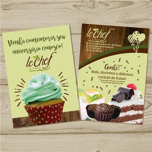 Um cupcake com cobertura verde está em um folheto do Le Chef