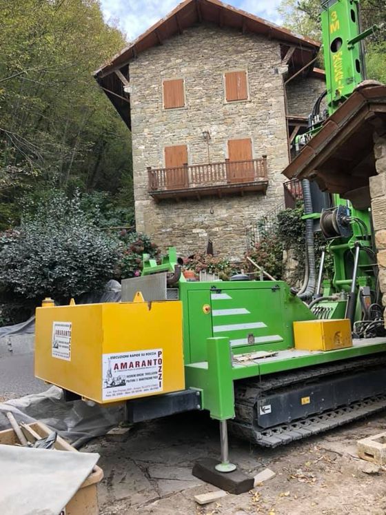 Una trivella cingolata per la perforazione dei terreni