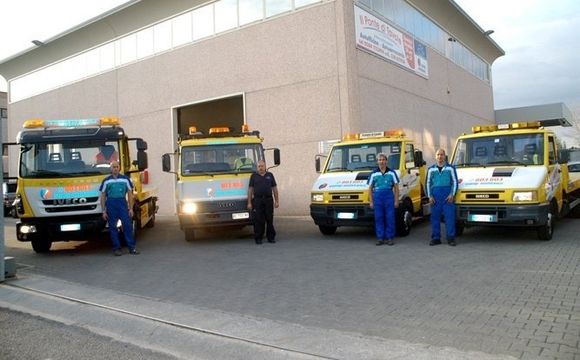 personale e mezzi per il recupero di veicoli guasti