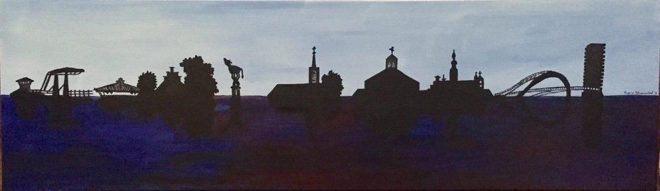 Silhouet van een stadsgezicht in de schemering met koepeldaken en een reuzenrad tegen een bleke hemel.