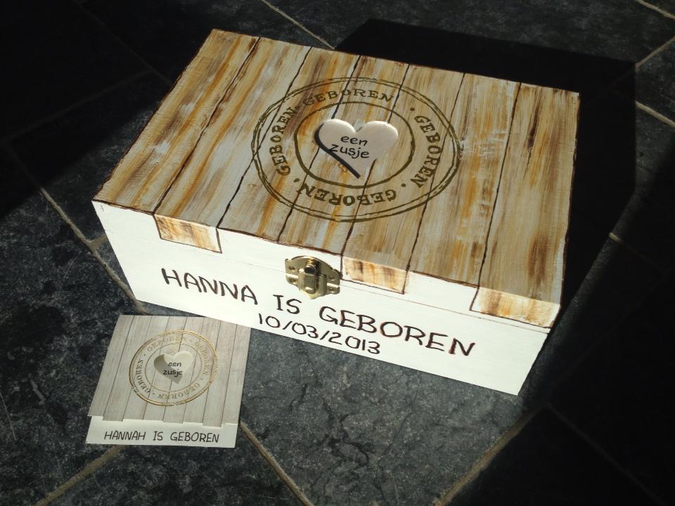 Houten geschenkdoos en kaart met de tekst 