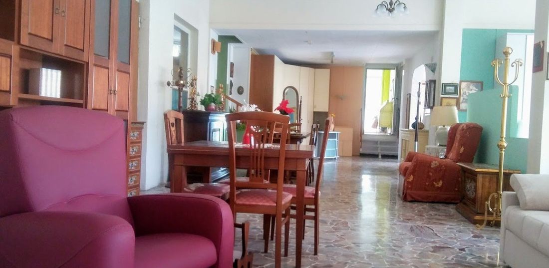 negozio di mobili classici