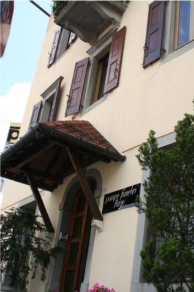 esterno dell'agenzia funebre