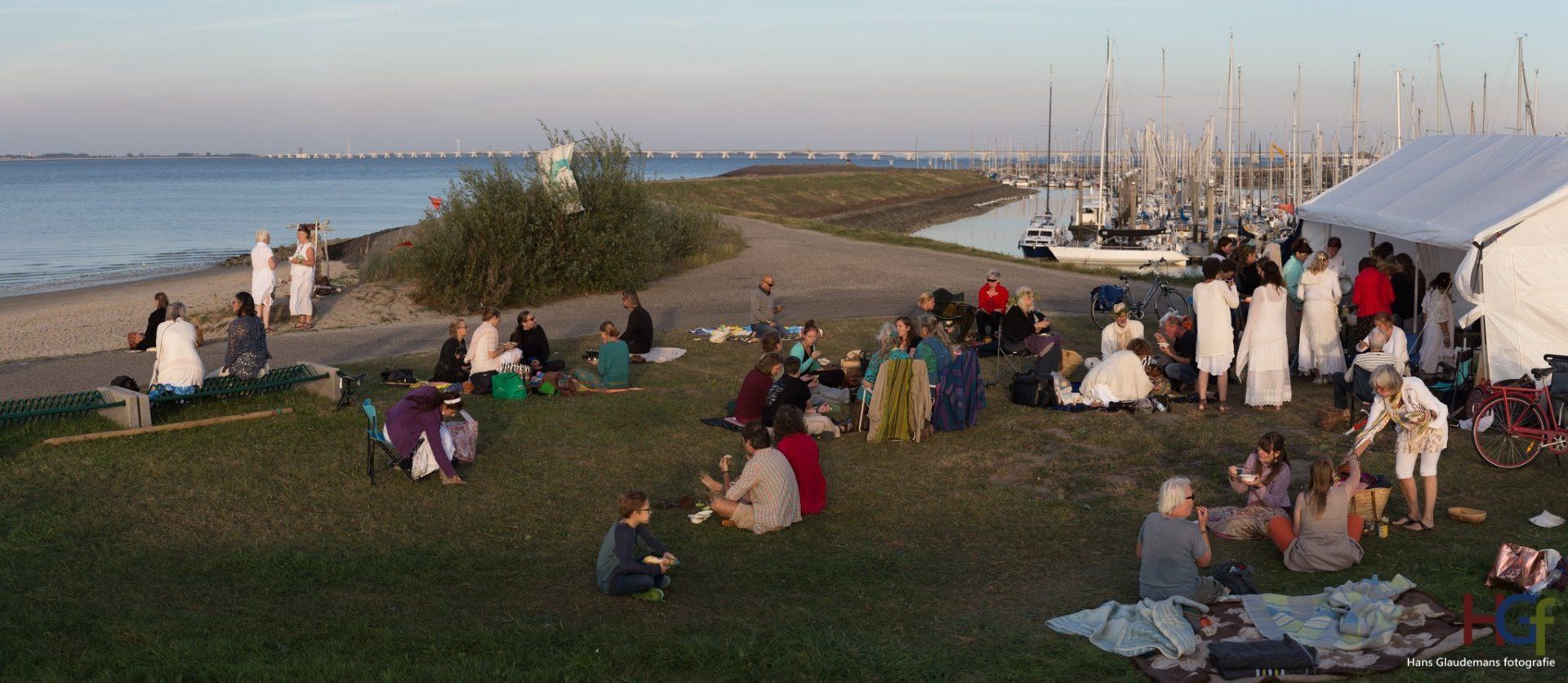 Indruk van het Nehalennia's Oogstfeest uit 2016 Nehalennia Oogstfeest, Oosterschelde, spiritualiteit