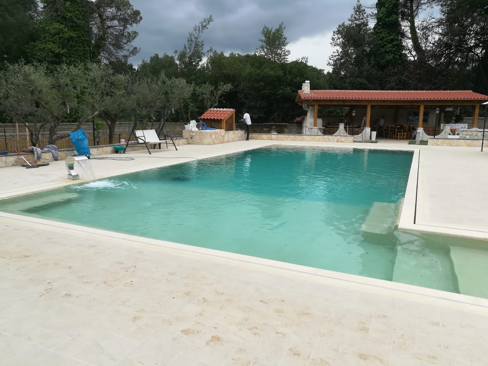 Piscina a sfioro