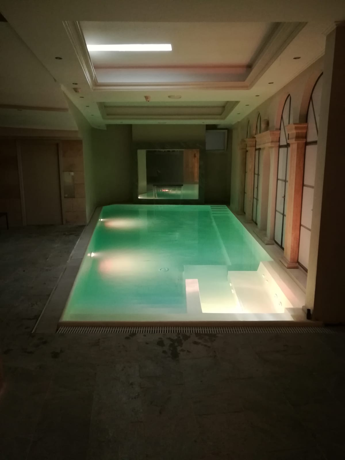 Piscina interna piena 2