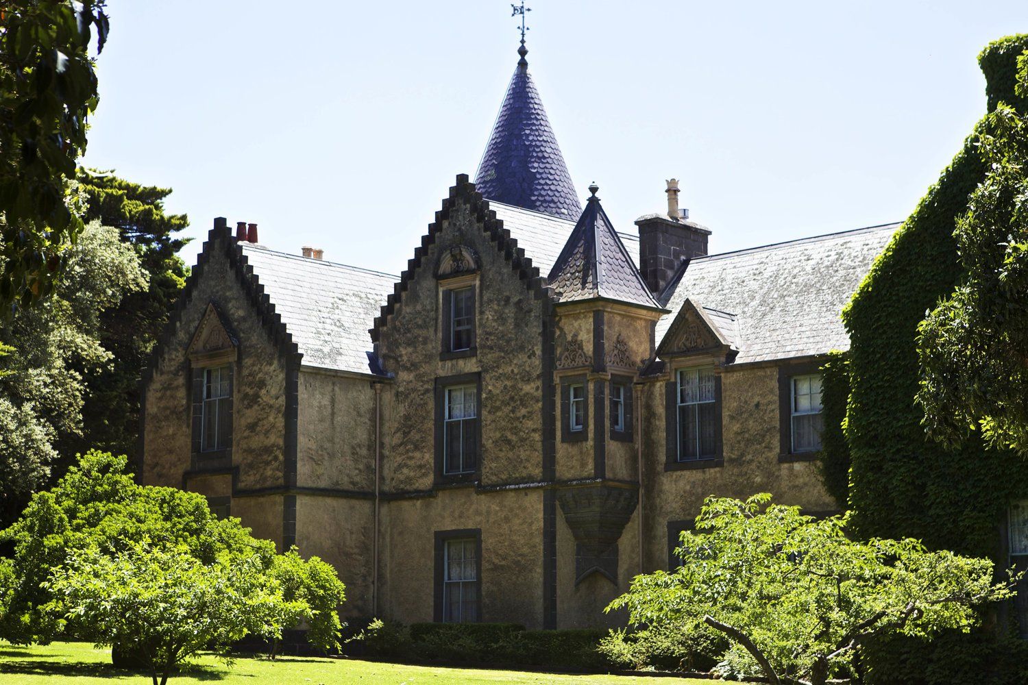 Celebrate your wedding in a stunning castle setting built with a blend of 16th-century English, Scottish, and French