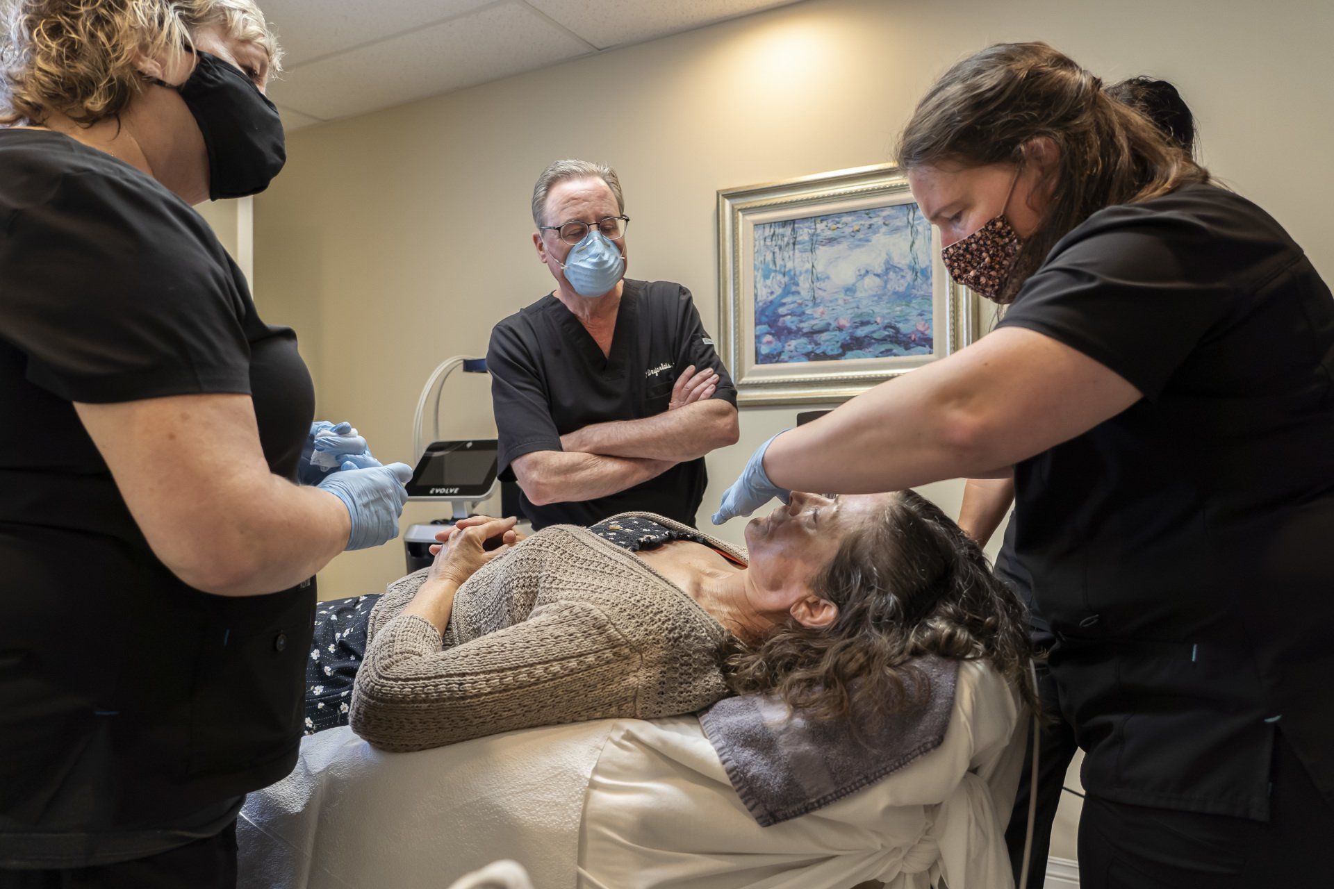 A woman is laying in a treatment table 
