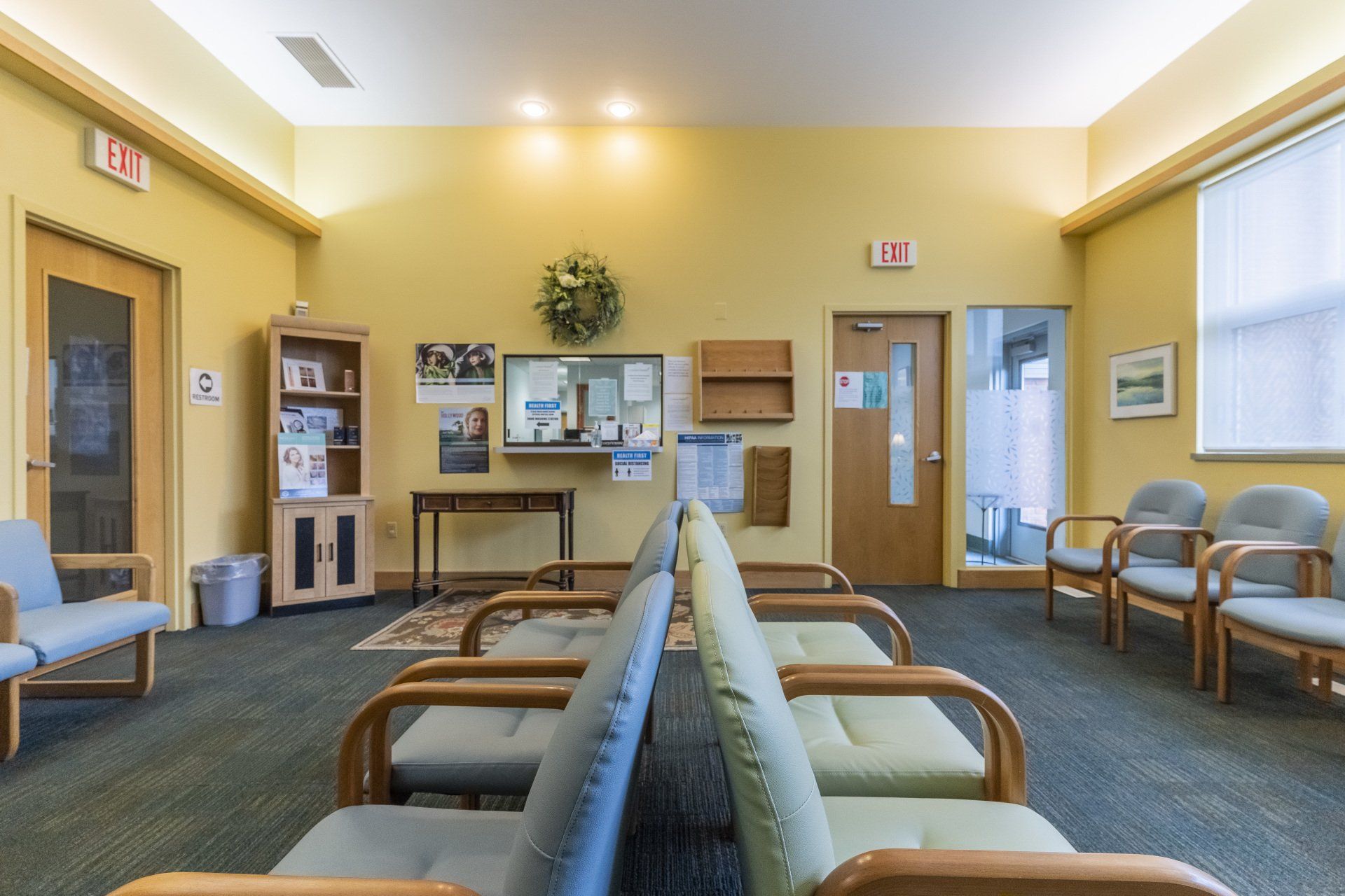 A waiting room with chairs