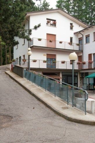 Ingresso della struttura per anziani Villa Maia