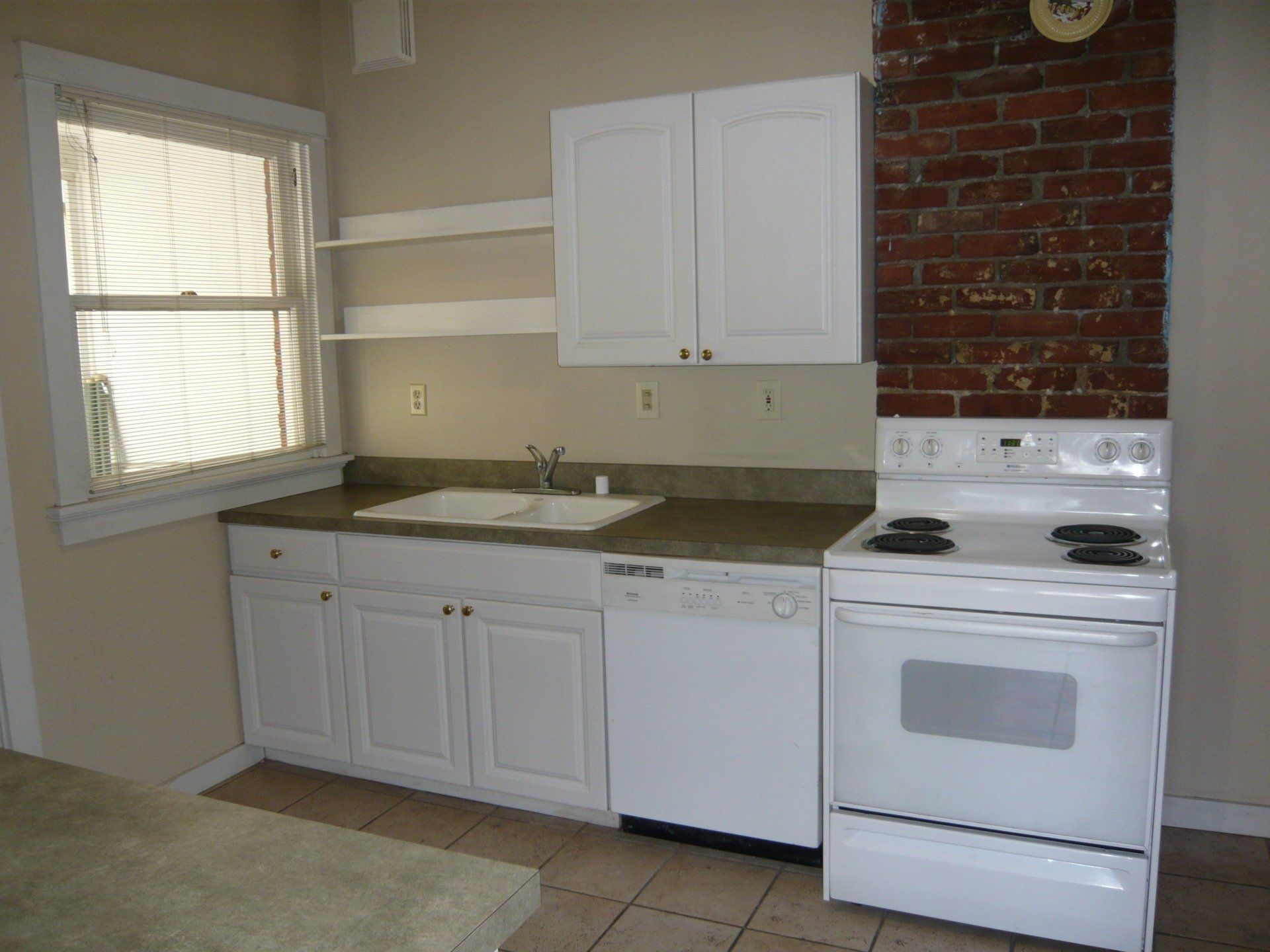 813 S. Lincoln Place Apt # 2 Main floor 005