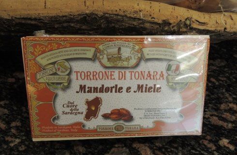 torrone di Tonara con mandorle e miele sardo