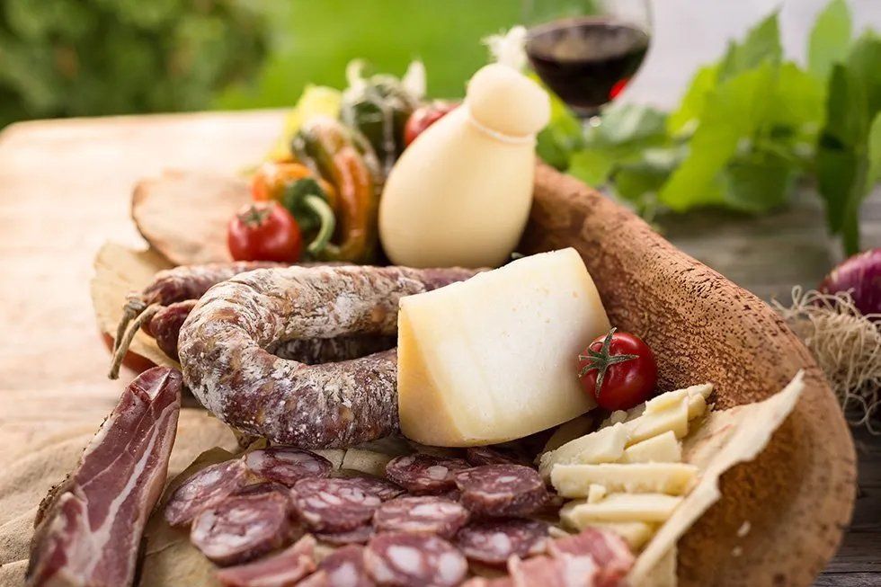formaggi e salumi artigianali sardi