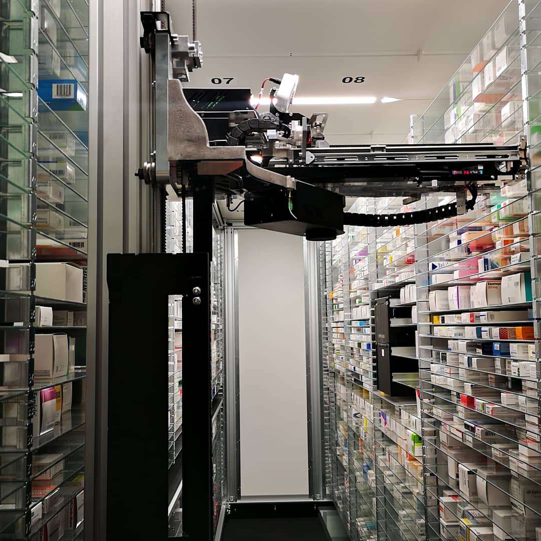 Robot Rowa VMax dans la pharmacie bleue