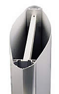 Innenansicht einer Aluminiumstange im Schnitt, mit Darstellung der inneren Stütze und Befestigung.