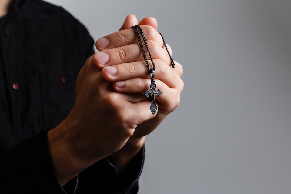 Woman Holding the Rosary | Doylestown, PA | Our Lady of Mount Carmel
