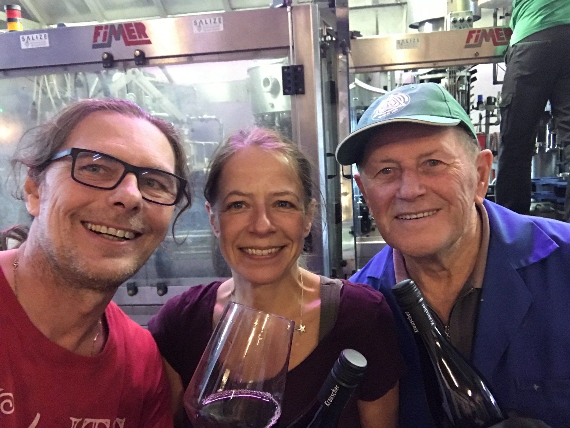 Beim Wein verkosten