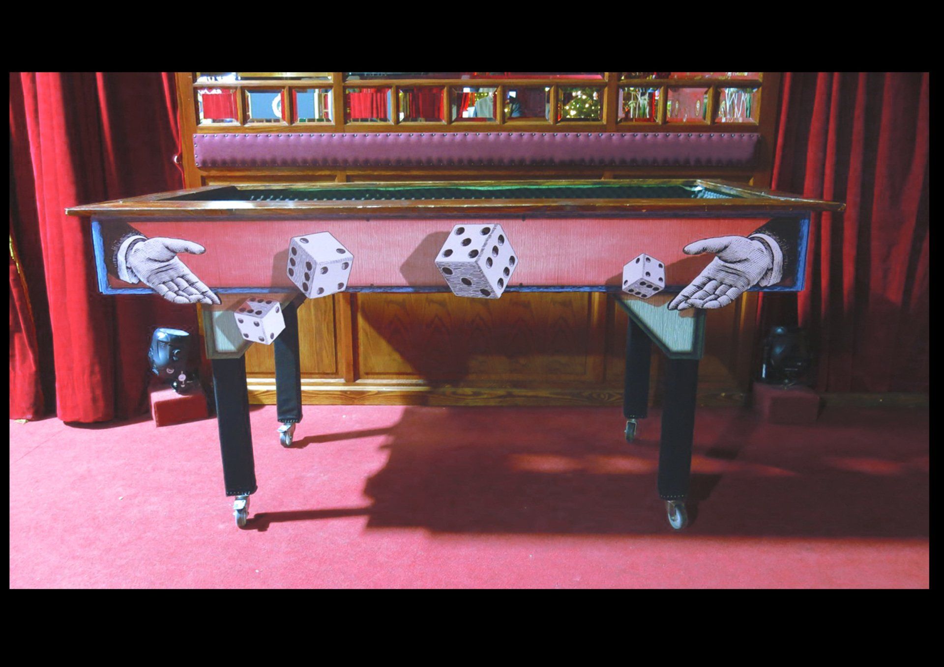 scenery, props, Set Design, Sebastiano Toma, Kuriositäten, The Time Between, Zeitgenösssischer Circus, Contemporary Circus, Circo Contemporaneo, Tanztheater, Dance theater, Sebastiano Toma, Neuer Circus, Cirque Nouveau, Zirkus,  Tiger Lillies, Meret Becker, Leilani Franco, Mark Chaet, Balagan, Little Big World,