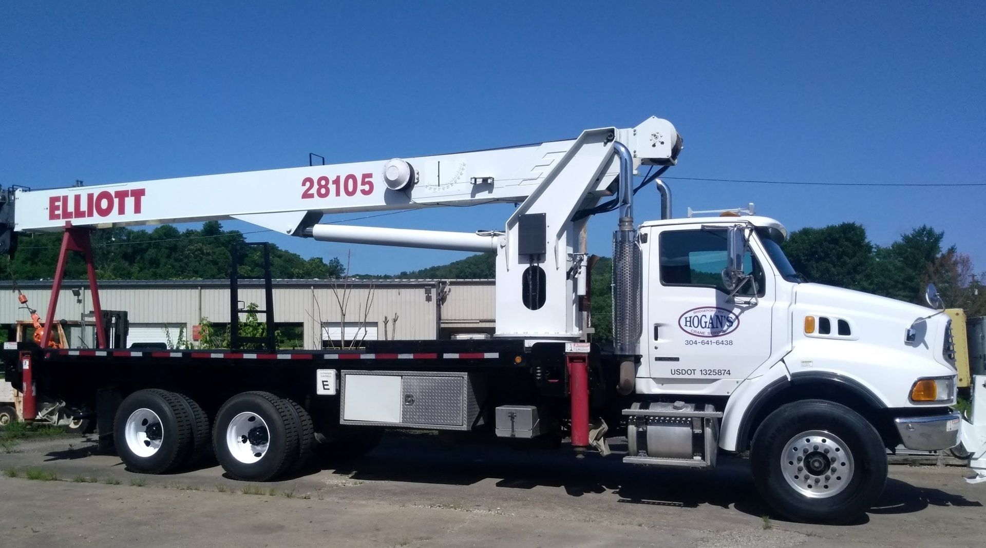 White Hogan's Crane — Bridgeport, WV — Hogan's Crane Service