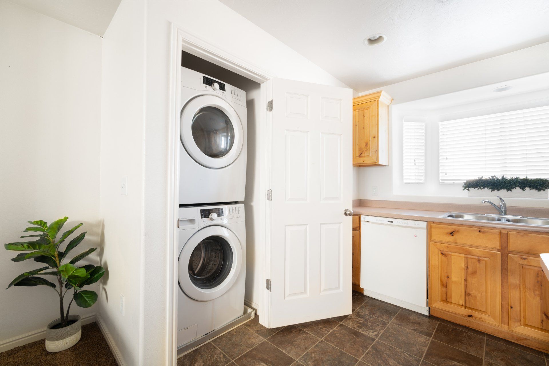 Dixie Red Sands South
Student housing near Utah Tech
Off-campus housing in St. George