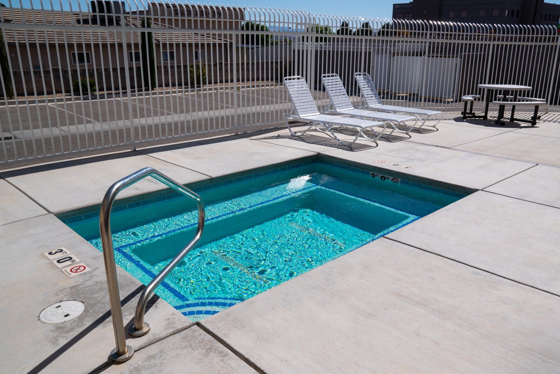 Student housing complex near Utah Tech with a pool, hot tub, large bedrooms, spacious living areas, and in-unit laundry.