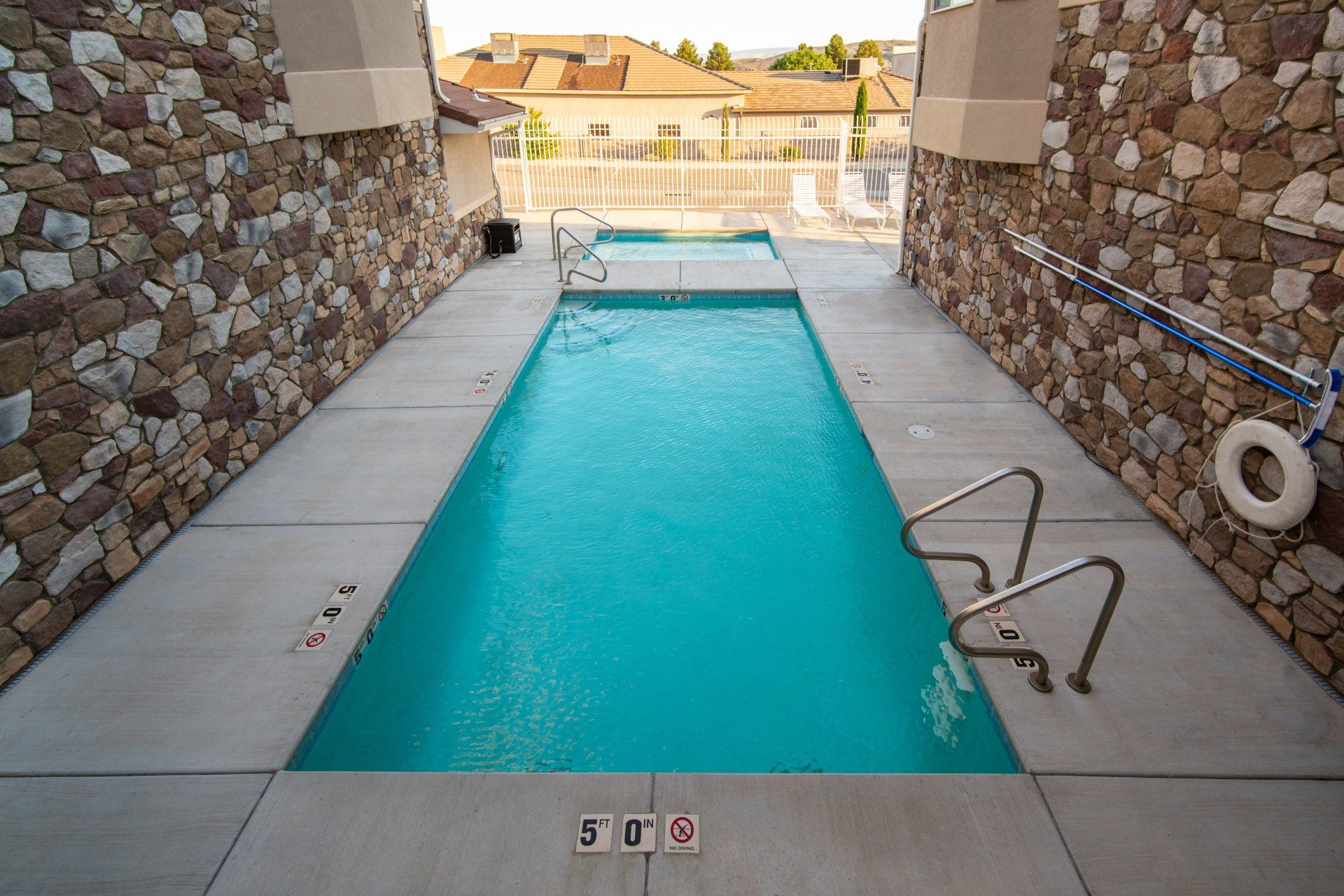 Student housing complex near Utah Tech with a pool, hot tub, large bedrooms, spacious living areas, and in-unit laundry.
